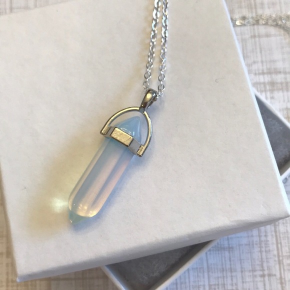 Jewelry - Iridescent quartz column necklace